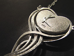 he Chesil Heart Necklace P003 back - Copyright Kerstin Laibach