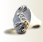 Signet style ring with vegetarian inscription - Full details