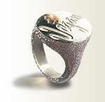 Signet style ring with vegan inscription - Full details